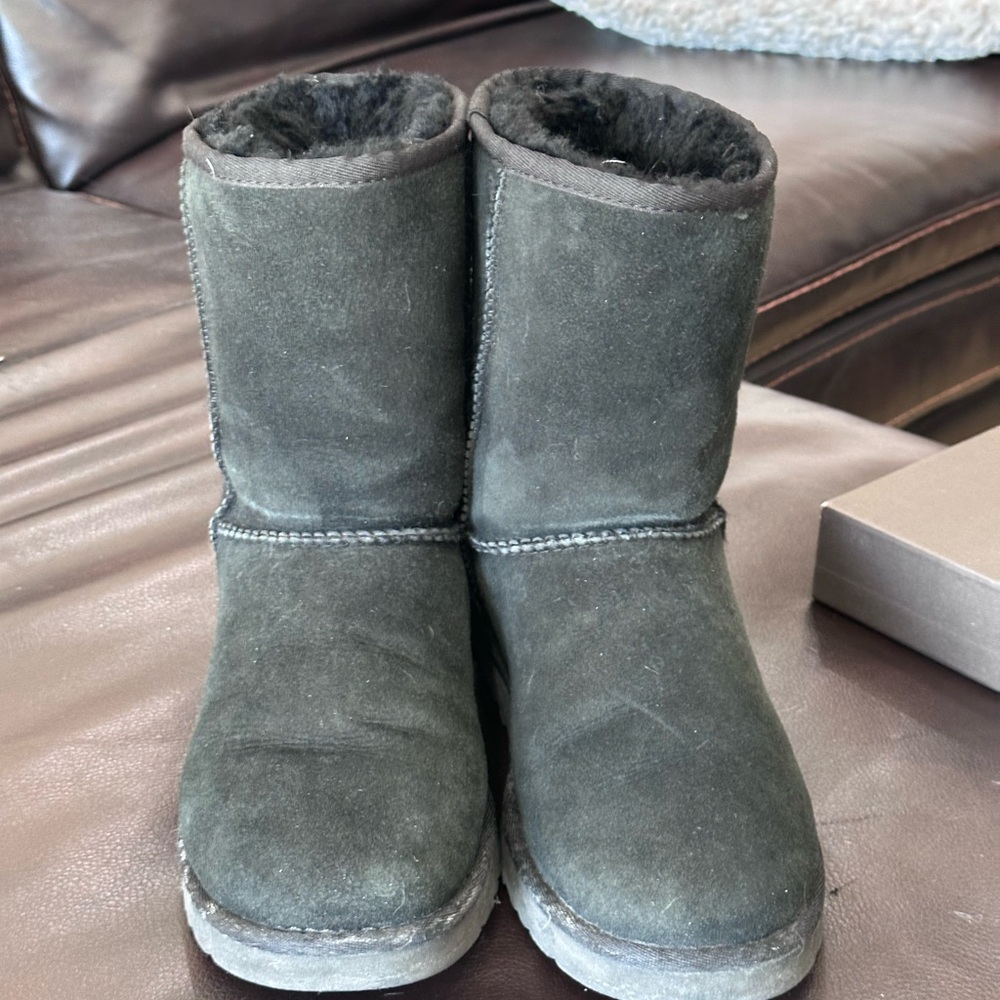 UGG Black Shearling Boots and Cleaning Kit